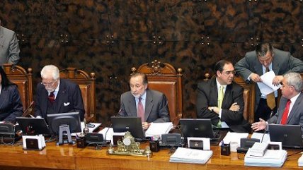 Manifestantes protestaron en el Senado por aprobación de la LGE