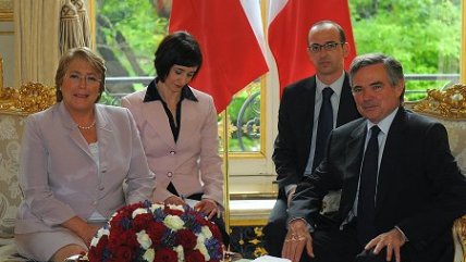 Delegación cultural se unió a la Presidenta Bachelet en Francia