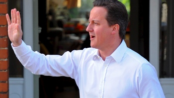 David Cameron anunció gobierno de coalición con los liberaldemócratas