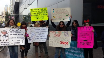 Los carteles se toman las manifestaciones de los profesores