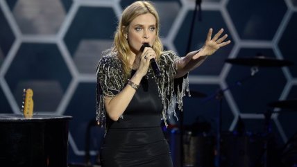   Nicole celebró 27 años de carrera en Olmué 