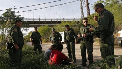   La vigilancia de la patrulla fronteriza de Estados Unidos en el límite con México 