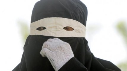   Indonesia: Una decena de personas recibió hasta 100 latigazos por adulterio en plaza pública 