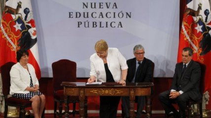 Presidenta Bachelet firmó decretos que crean el Nuevo Sistema de Educación Pública