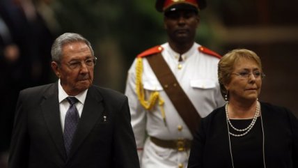  Bachelet en Cuba: Se reunió con Castro, visitó el monumento a José Martí y la escuela Salvador Allende 