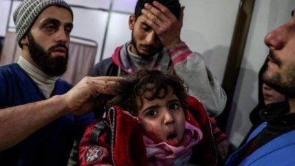   Siria: Al menos 50 muertos por ataques aéreos y de artillería cerca de Damasco 