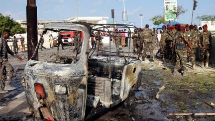 Siete muertos por atentado con auto bomba en el Ministerio de Interior de Somalía