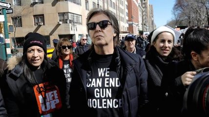   Paul McCartney marchó en Nueva York contra las armas y recordando a John Lennon 