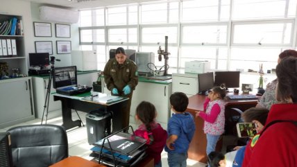 Antofagasta: Niños de programa científico conocieron las dependencias del Laboratorio Criminalístico de Carabineros