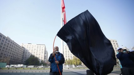 Funcionarios del SII protestan frente a La Moneda