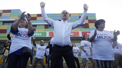   Ministro Santelices bailó zumba en la Vega Central 