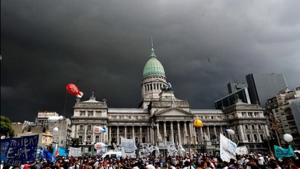  La masiva marcha en Argentina contra las políticas económicas de Macri  
