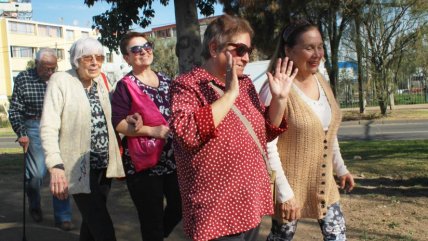   Adultos mayores realizan caminatas patrimoniales y de memoria colectiva en Renca 