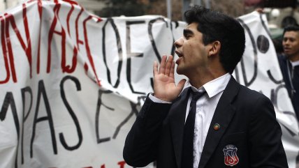   Contraloría: No procede que funcionarios municipales revisen mochilas de escolares 