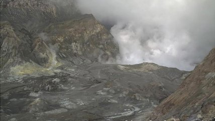 Las impresionantes imágenes de la erupción del volcán Whakaari  