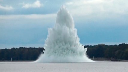   La explosión controlada de una bomba gigante de la II Guerra Mundial 