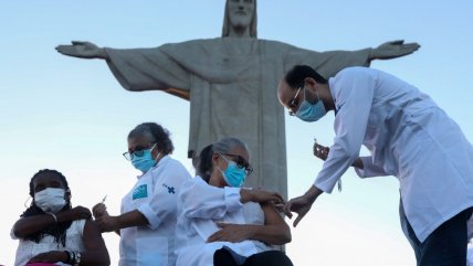  A los pies del Cristo Redentor, Brasil comenzó su campaña de vacunación  