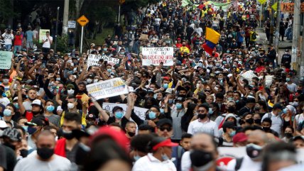   Colombia no suelta la calle pese a retiro del proyecto que encendió la caldera 