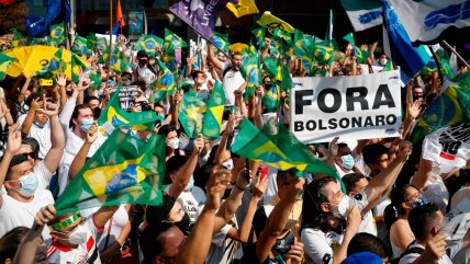  Brasileños exigen la renuncia de Bolsonaro tras su amenaza a las instituciones  