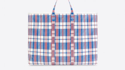   Trolean a Balenciaga por lanzar una 