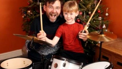   Papá creó un brazo para su hijo con impresora 3D: Pudo aprender a tocar batería 