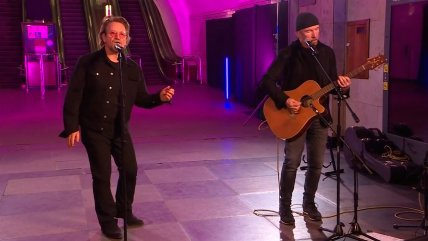   Integrantes de U2 sorprenden con presentación en estación del metro de Kiev 