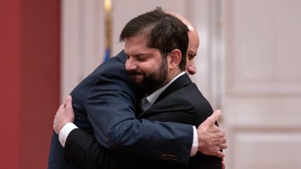   Boric recibió a Elizalde en La Moneda con un abrazo 