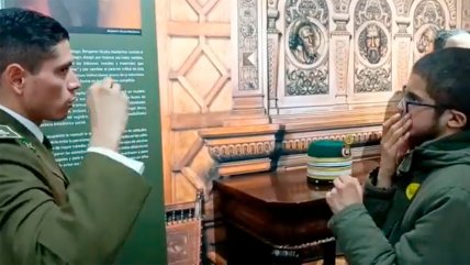  Día de los Patrimonios: Aspirante a carabinero ayudó a visitante con lengua de señas  