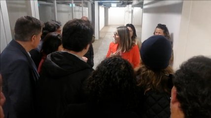   Erika Olivera increpó a funcionarios municipales por pésimas condiciones de remodelado estadio de San Antonio 