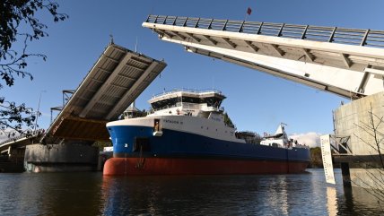  Cruzaron tres embarcaciones: Así fue la reapertura del Puente Cau Cau  