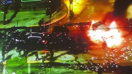   Día del Joven Combatiente: Encapuchados quemaron un auto en Pedro Aguirre Cerda 