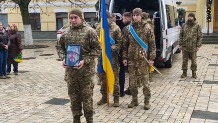   Ucranianos se debaten entre el temor y la esperanza ante el llegada de Trump 