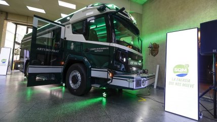  Bomberos de Santiago presentó el primer carro 100% eléctrico de Latinoamérica  