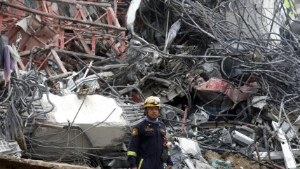   Birmania: Hombre fue rescatado después de estar atrapado por 40 horas entre escombros 