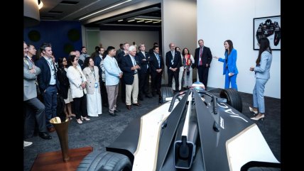   Ministra Orellana visitó importante polo tecnológico en Mumbai 