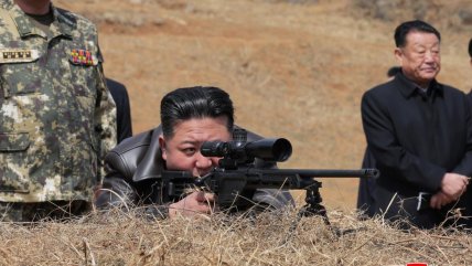   Kim Yong-un visitó base de entrenamiento militar y probó como francotirador 