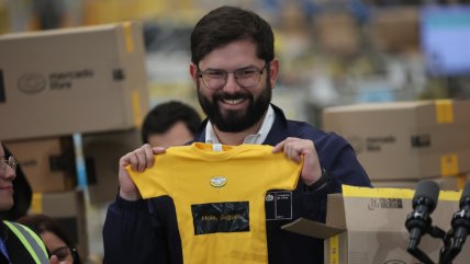   Boric visitó planta de Mercado Libre y dijo que Chile resistirá las 