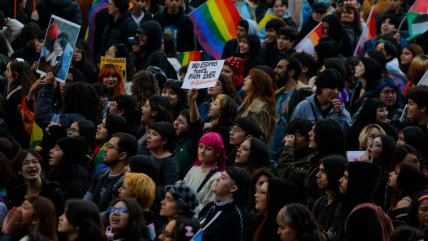   Marcha del Orgullo congregó a más de 100.000 personas, según el Movilh 
