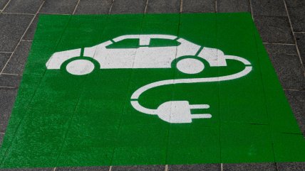   Electromovilidad en Chile: 1 de cada 10 autos nuevos ya es híbrido o eléctrico 