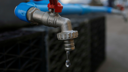   Aguas Andinas defiende corte de 36 horas que afectará a seis comunas: 