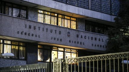  Overol blanco atacó a profesor con bomba molotov en el Instituto Nacional  
