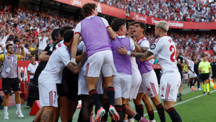   Sánchez y Suazo brillaron en la goleada de Sevilla ante FC Barcelona 
