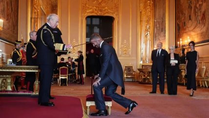   David Beckham fue nombrado caballero por el rey Carlos III 