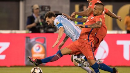   [VIDEO] Con pizarra: Vidal explicó cómo Chile anuló a Messi en la final de la Copa América Centenario 
