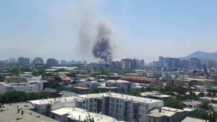  Santiago: Incendio de gran magnitud afectó a tres cités y locales comerciales 