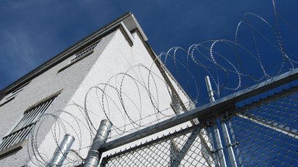   Intento de motín en cárcel de Temuco dejó a cinco gendarmes heridos 