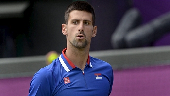 Novak Djokovic apabulló a Andy Roddick para pasar a octavos en Londres