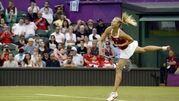 Maria Sharapova se instaló con solidez en octavos de final