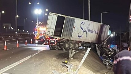   Quilicura: Camionero murió atrapado tras accidente e incendio 