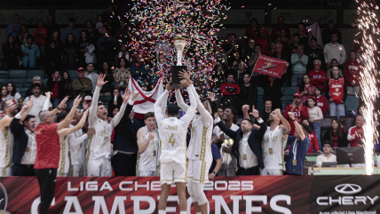   El festejo de Los Leones de Quilpué tras consagrarse en la LNB ante Valdivia 